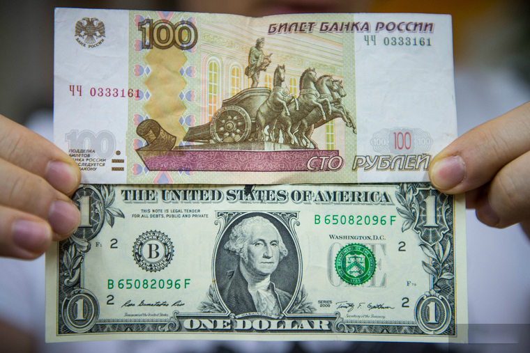 Стоимость доллара и евро может достичь 100 рублей